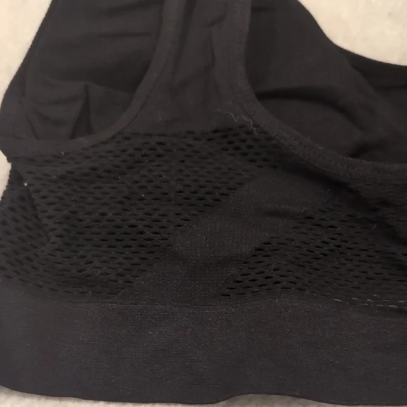 Black Seamless Bra - Picture 2 of 4